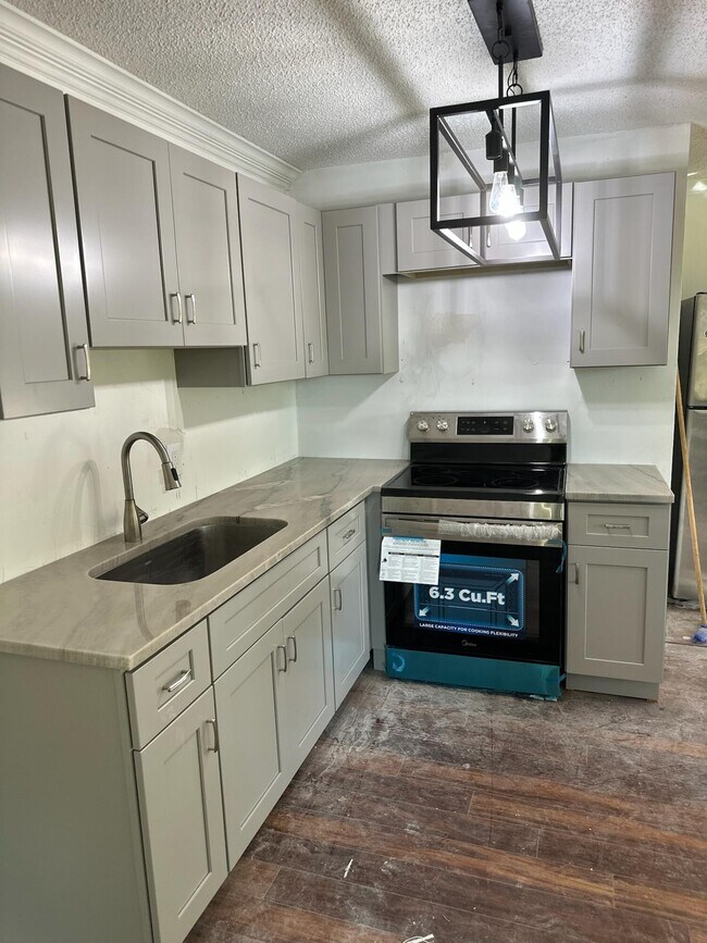 Building Photo - 13743 Persimmon Blvd