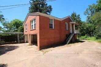 Building Photo - 1420 E Houston St
