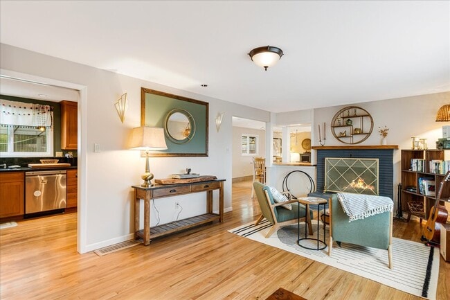 Building Photo - 6935 SW Taylors Ferry Rd