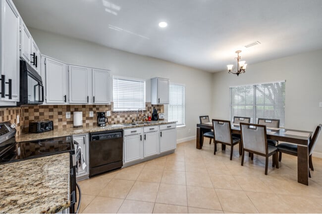 Building Photo - 7941 Flagstone St