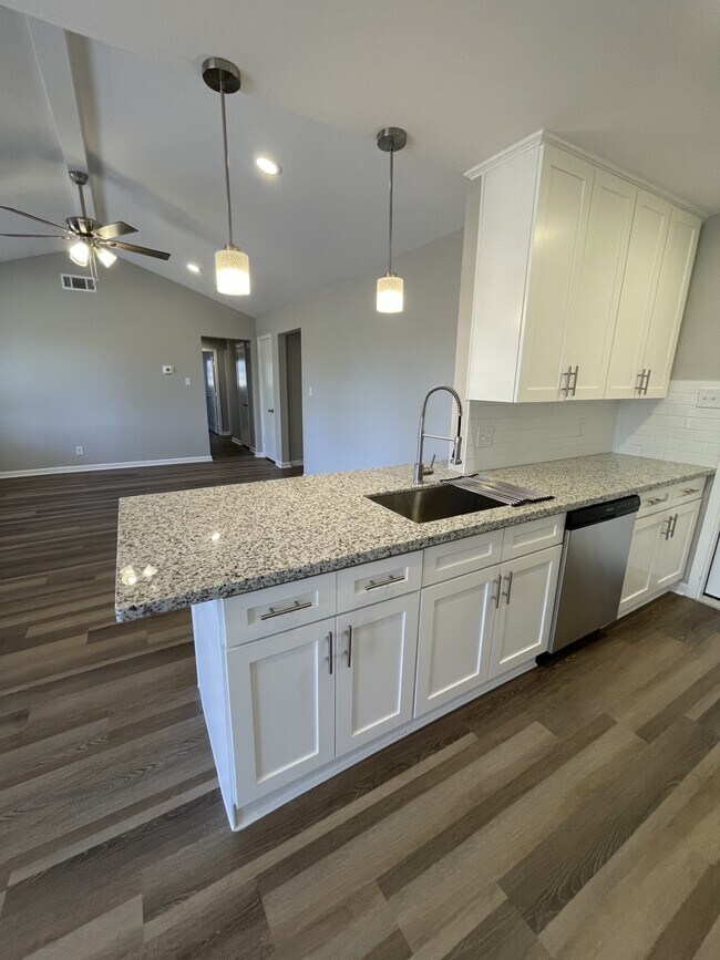 Kitchen - 9707 Southport Dr