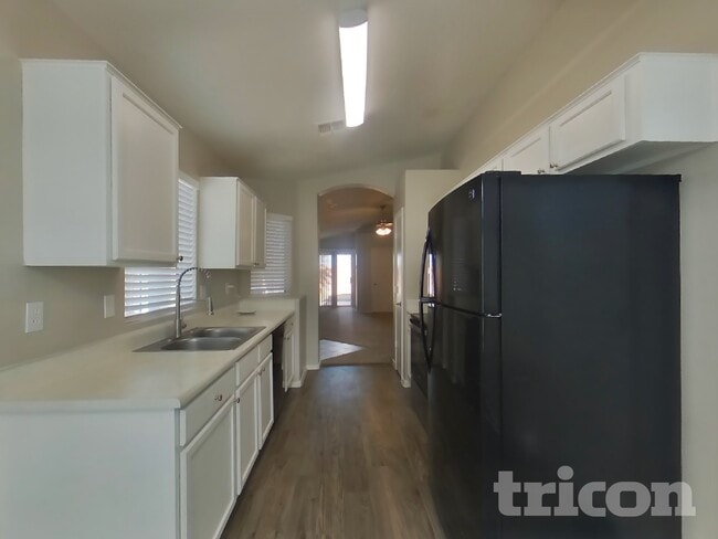 Building Photo - 4005 E La Salle St