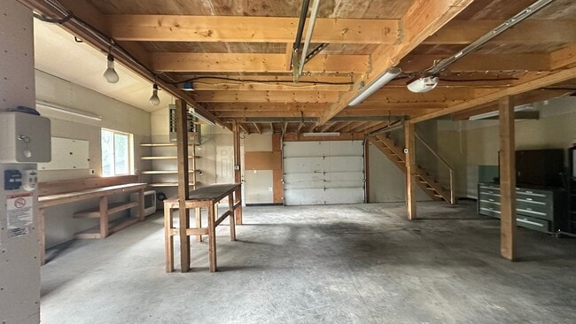 Building Photo - 3BR/2.5BA Home – Private with Large Detached Garage