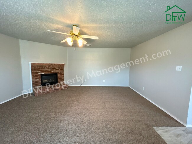 Building Photo - Charming 2-Story Home in Desoto - 3 Bed, 2...