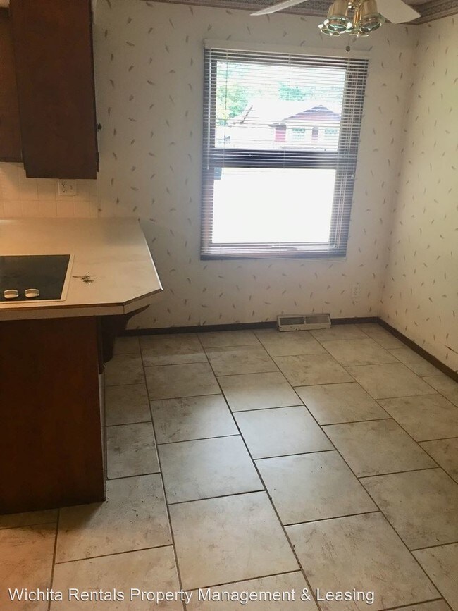 Building Photo - 3 br, 1 bath House - 9624 W 3rd