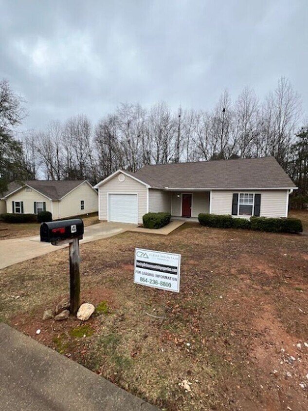 Primary Photo - Fully Renovated with Modern Updates!! 3 Be...