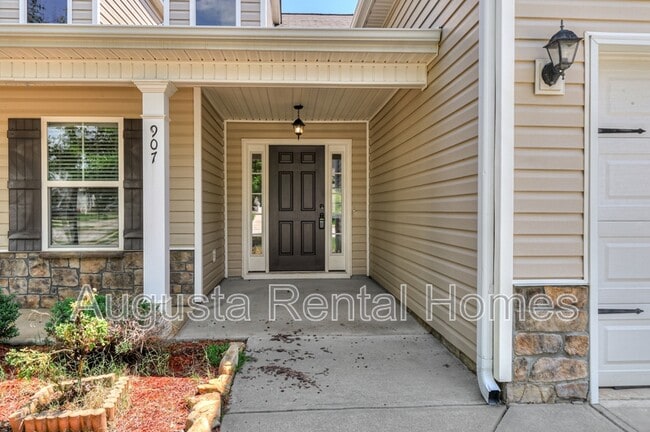 Building Photo - 907 Linsmore Ave