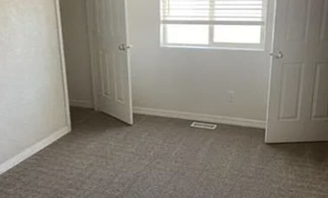 Building Photo - 206 E 820 S