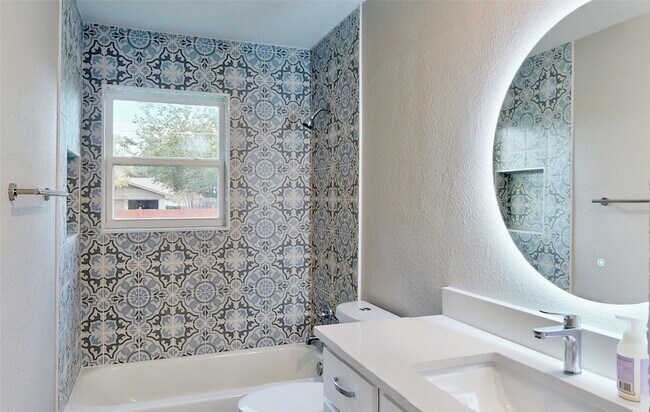 Foto del edificio - 1404 Meadowcrest Dr