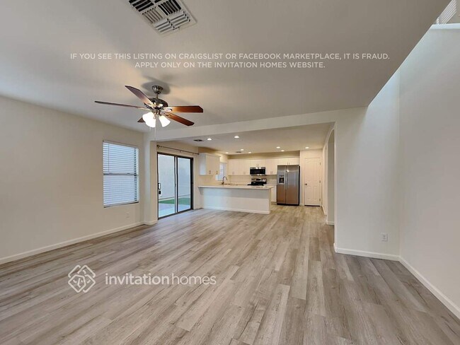 Foto del edificio - 5853 E Hoover Ave