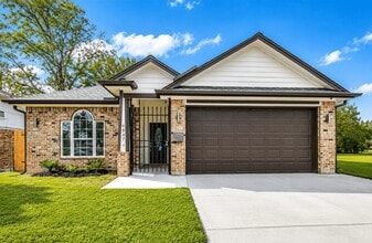 Building Photo - 4847 Sunflower St