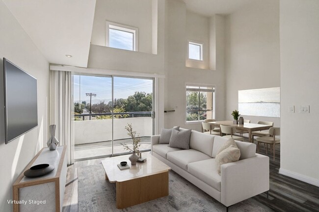 Interior Photo - Terraces at the Lake