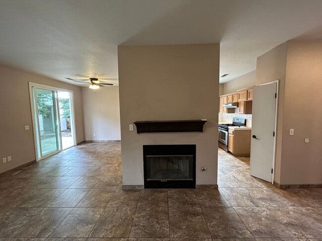 Building Photo - 821 W Packwood Ct