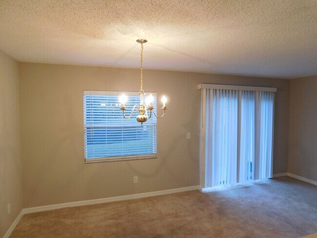 Building Photo - 2 BEDROOM 2.5 BATH TOWNHOUSE LAND O LAKES