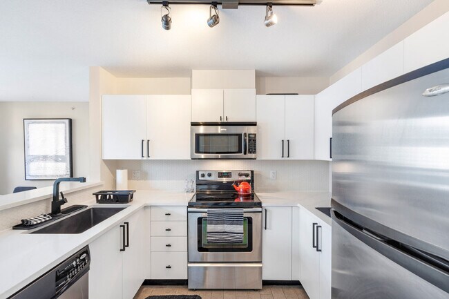 Building Photo - 1295 Richards St