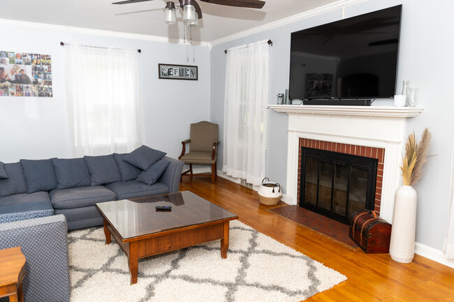 Living Room 3 - 36 Knoll Rd