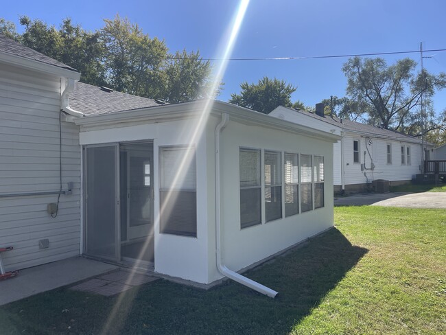 Building Photo - East St Duplex