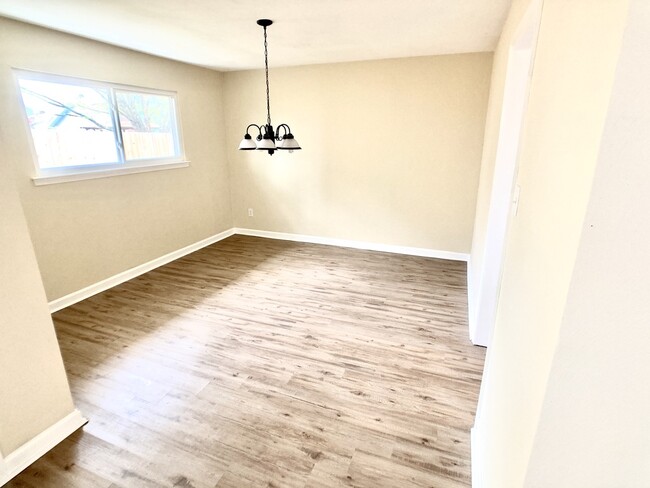 Building Photo - 1245 Geranium Crescent