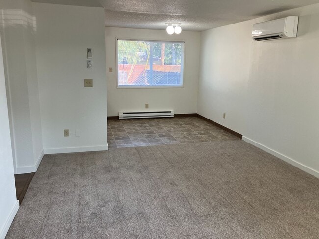 Building Photo - 395 Darla Ct