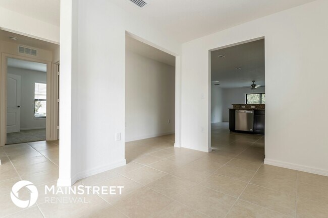 Foto del edificio - 8263 Silverbell Loop