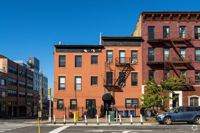 Building Photo - 670 4th Ave