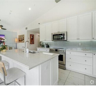 Building Photo - 1400 Seabay Rd