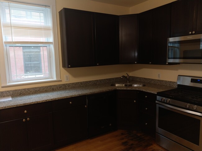 Kitchen - 3010 W 42nd St