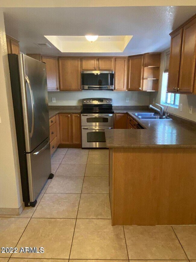 Building Photo - 925 S Longmore