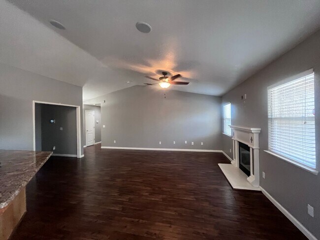 Foto del edificio - 1795 Shaver Lake Ave