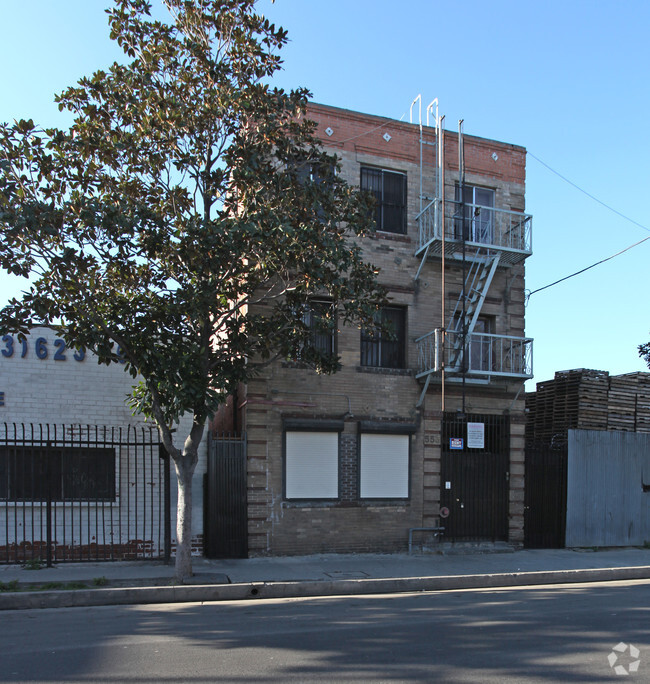 Foto del edificio - 553 Stanford Ave