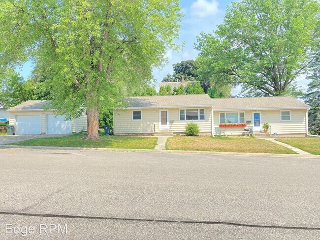 Foto del edificio - 3 br, 1 bath House - 1122 Division Street