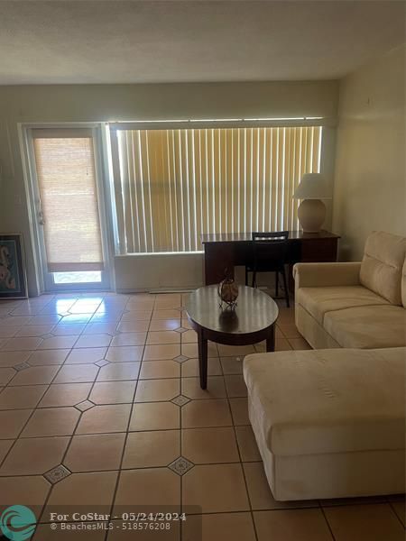 Building Photo - 2841 NE 32nd St