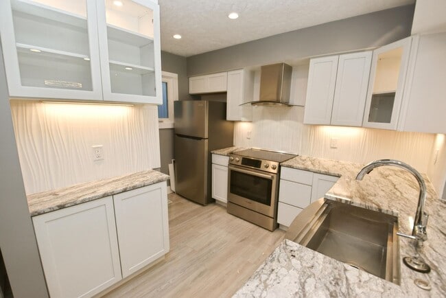 Building Photo - 18188 N Stoneridge Dr