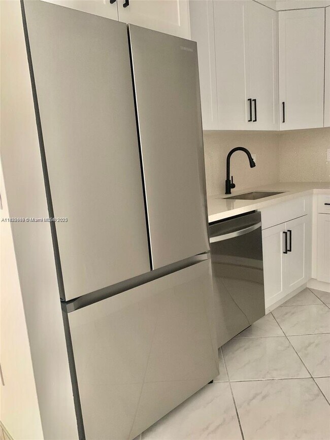 Foto del edificio - 4855 NW 7th St