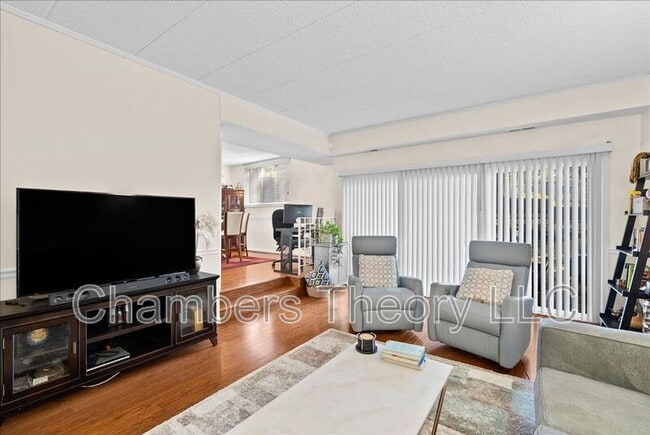 Foto del edificio - 5121 Maris Ave