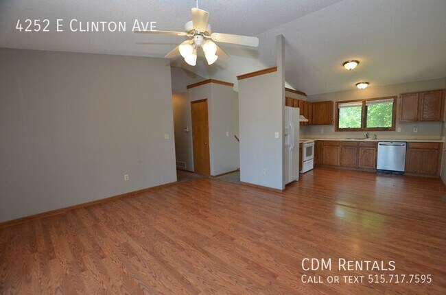 Building Photo - DSM Split Foyer