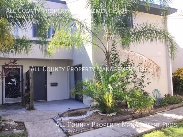 Primary Photo - 1064 Longfellow Cir