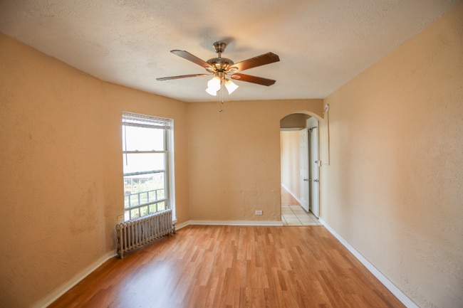 Building Photo - 910 Lawrence