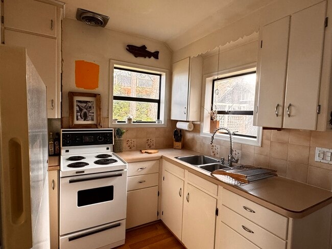 Building Photo - 1826 Astra Rd