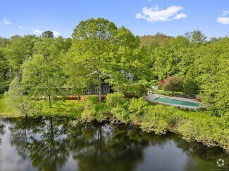 Building Photo - 6 Old Orchard Dr