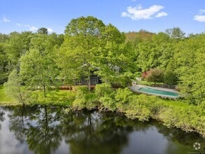 Building Photo - 6 Old Orchard Dr