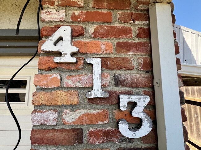 Foto del edificio - Spacious Home in Wonderful Davis Neighborhood!
