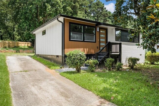 Building Photo - 2353 Clarissa Dr NW