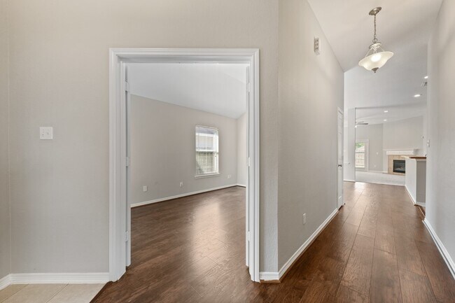 Foto del edificio - 1014 Cavern Brook Ln