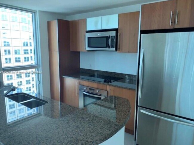 Building Photo - 300 S Biscayne Blvd