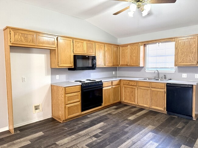 Building Photo - 2412 Cimmaron Dr