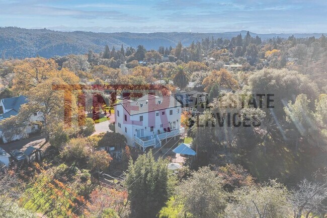 Building Photo - Stunning Auburn 6 Bedroom Colonial