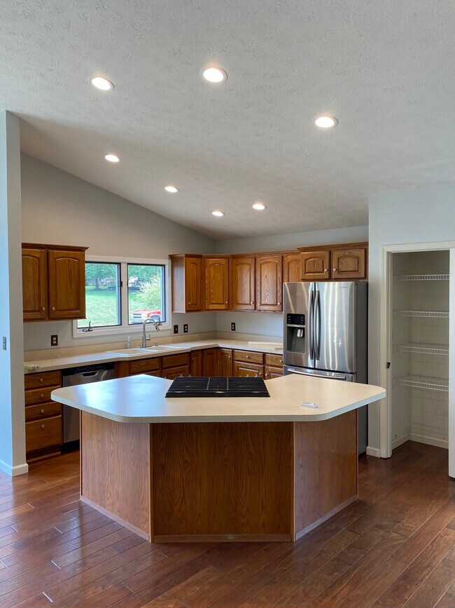 Building Photo - 6031 Chinkapin Dr