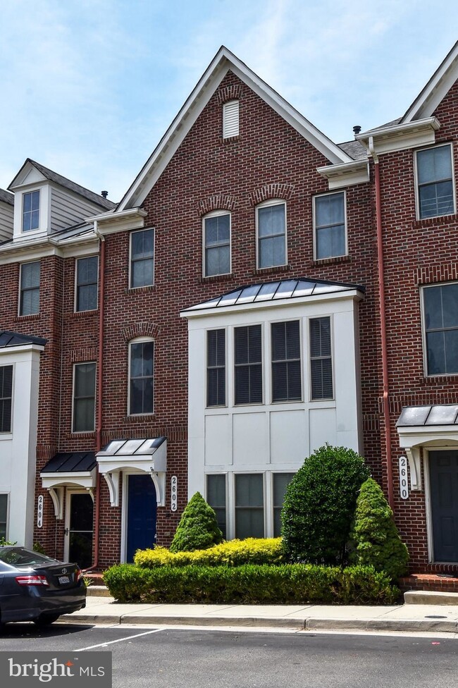 Building Photo - 2602 S Kenmore Ct