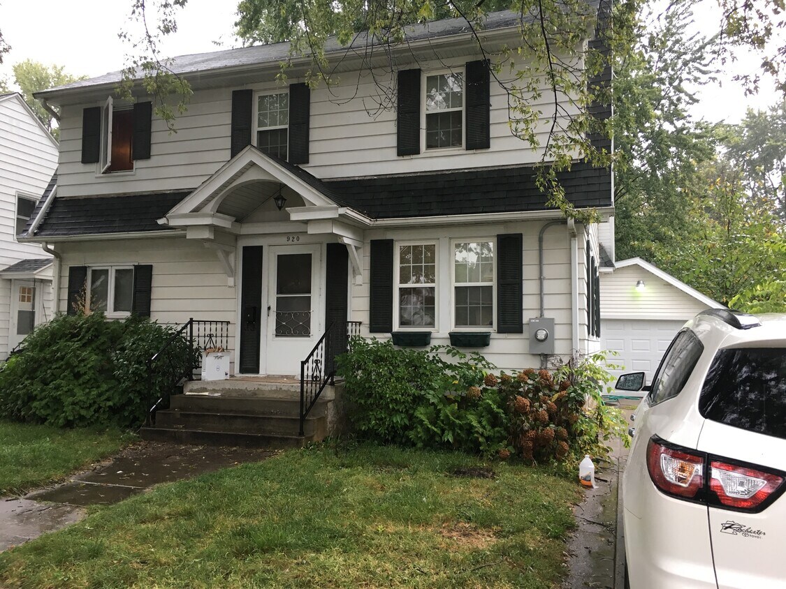 Primary Photo - 920 4th Ave SE